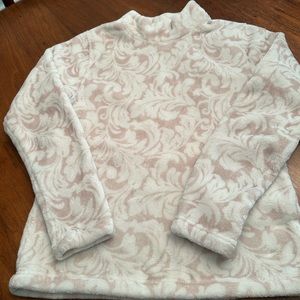 Overland sweater. Excellent condition. Warm!!